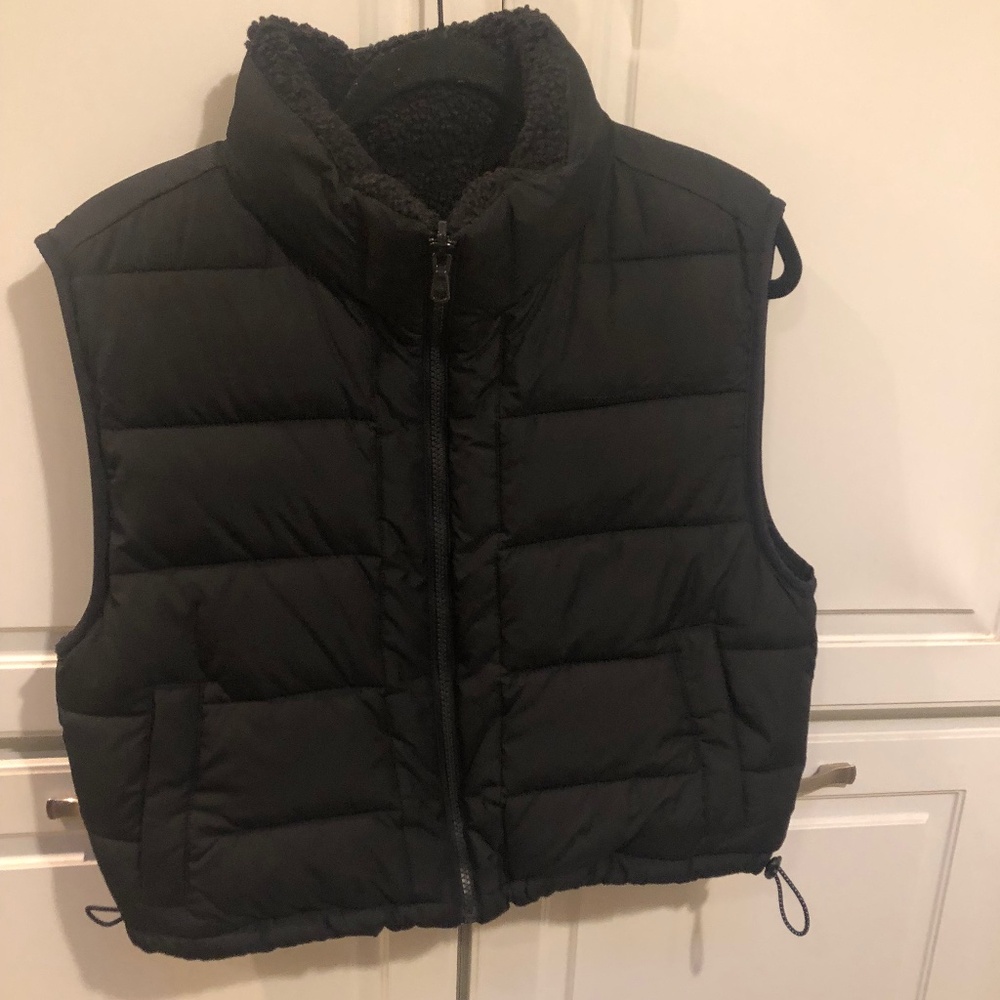 Hollister Reversible CroppedPuffer Vest